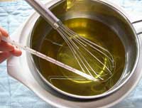 画像:苛性ソーダの温度を測る