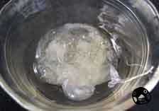 画像:液体石けんの元