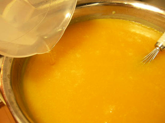 残りのNaOH水溶液を加える。