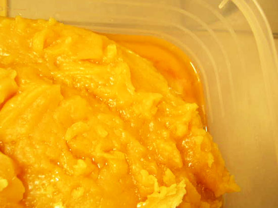 型内で分離している。