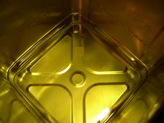 酸化した太白胡麻油、一斗缶