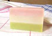 画像:桃の石鹸